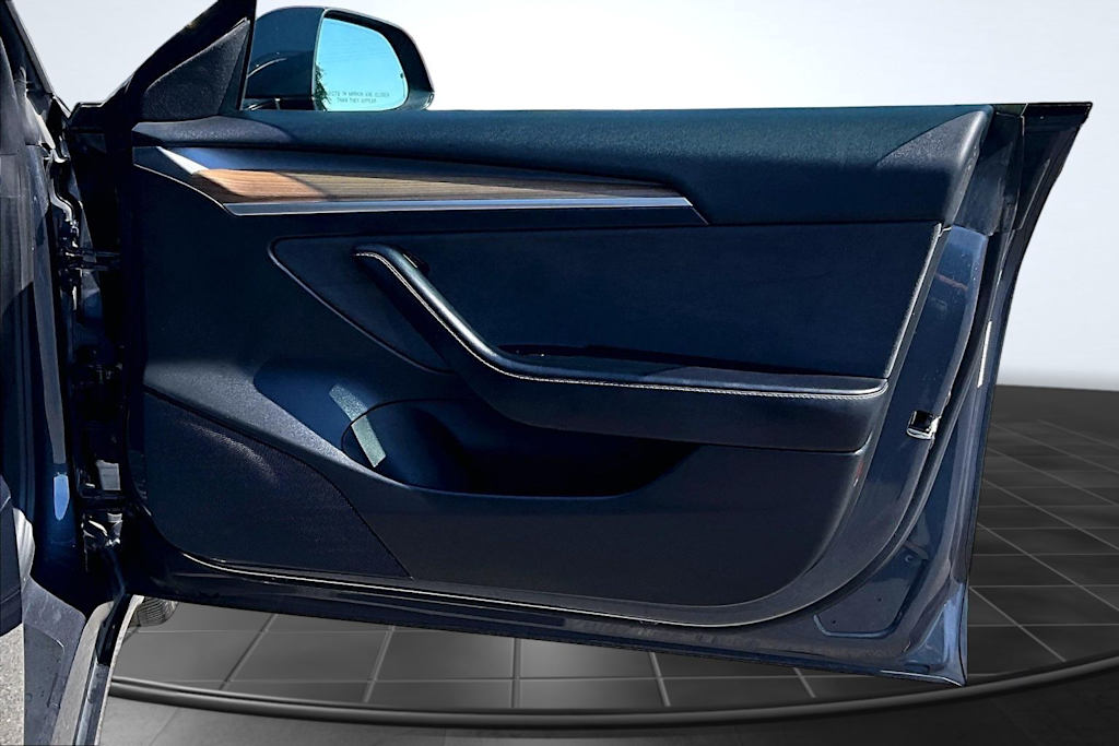 Thumbnail: 2022 Tesla Model 3 - 29