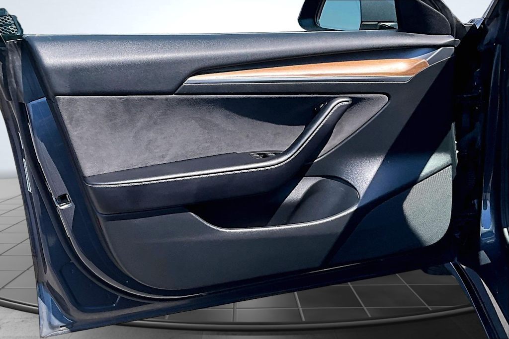 Thumbnail: 2022 Tesla Model 3 - 28