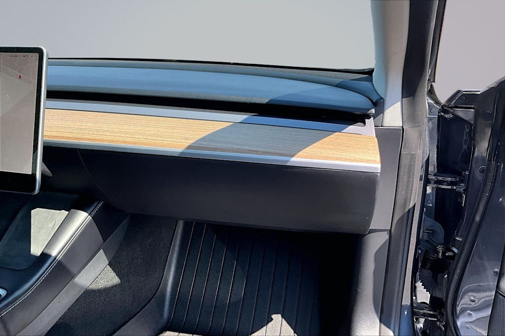 Thumbnail: 2022 Tesla Model 3 - 24