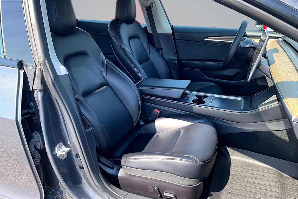 Thumbnail: 2022 Tesla Model 3 - 11