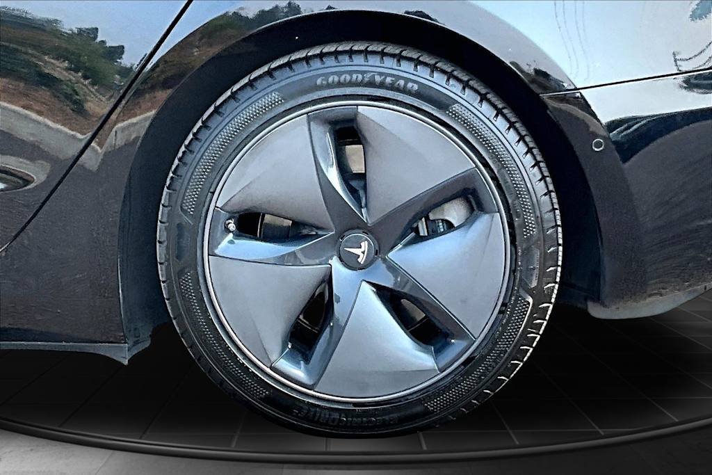 Thumbnail: 2018 Tesla Model 3 - 36