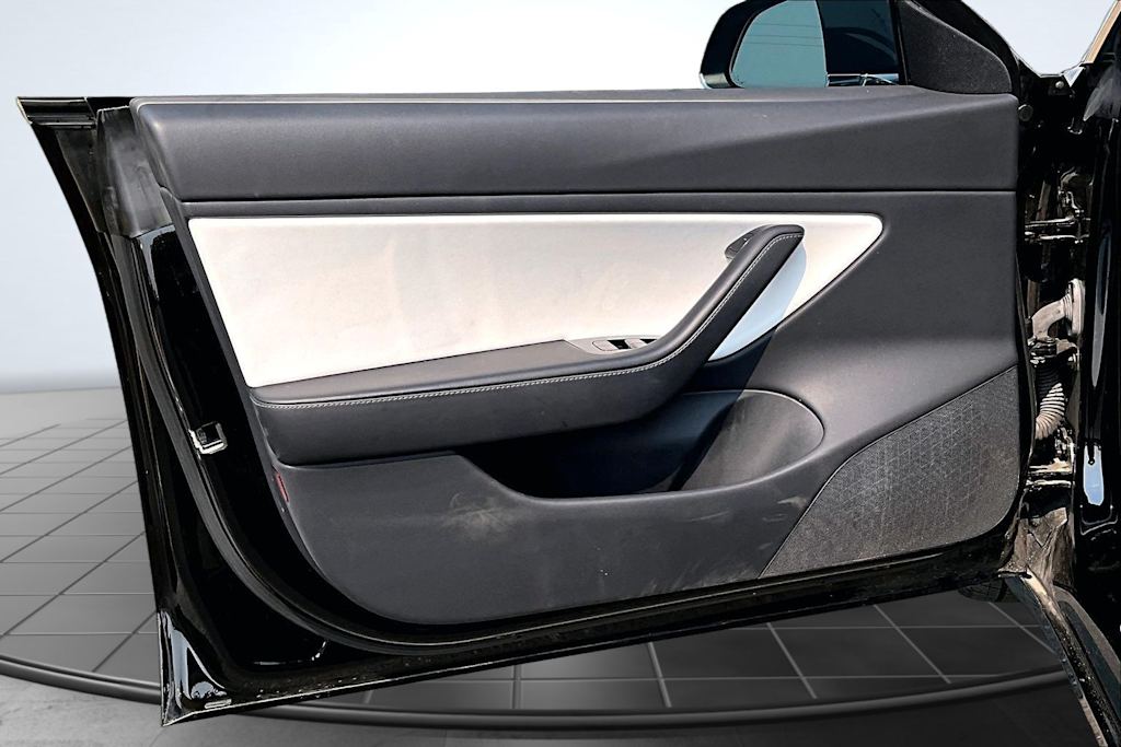 Thumbnail: 2018 Tesla Model 3 - 28