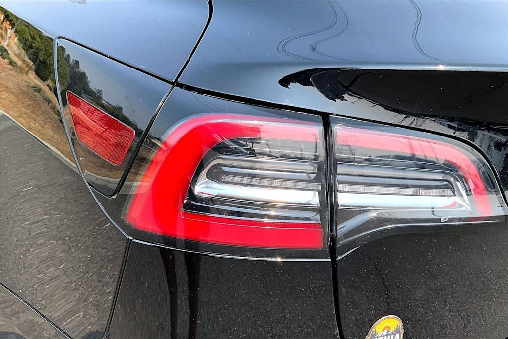 Thumbnail: 2018 Tesla Model 3 - 32