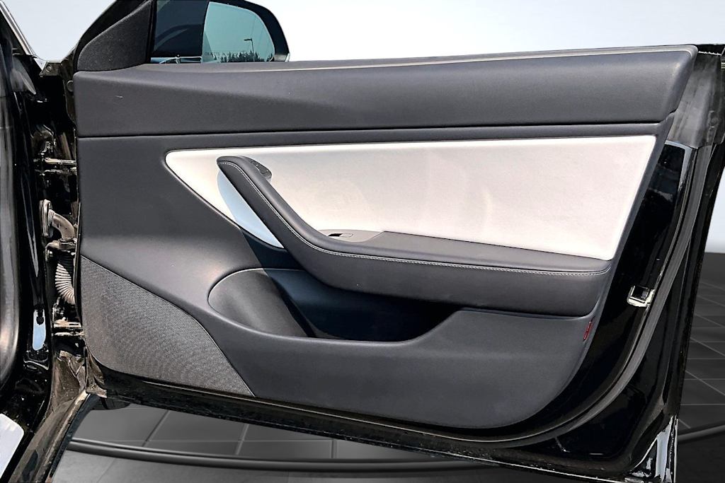 Thumbnail: 2018 Tesla Model 3 - 29