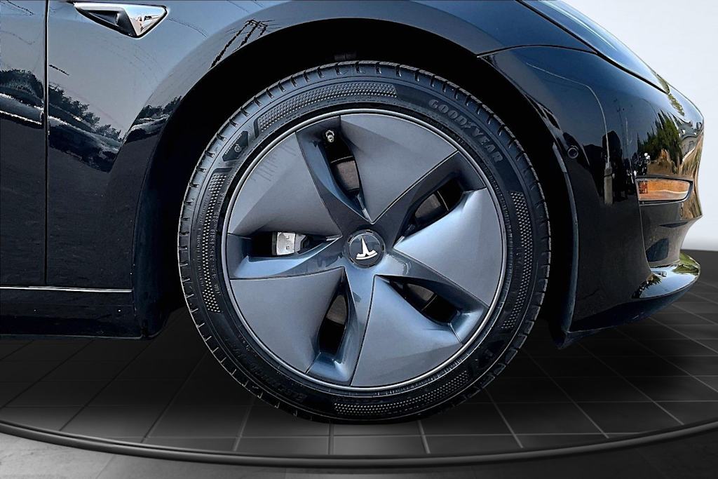 Thumbnail: 2018 Tesla Model 3 - 34