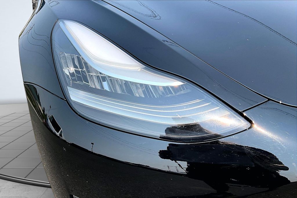 Thumbnail: 2018 Tesla Model 3 - 31