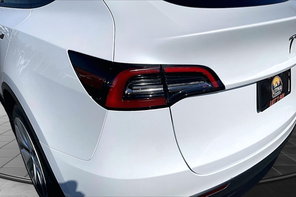 Thumbnail: 2023 Tesla Model Y - 32