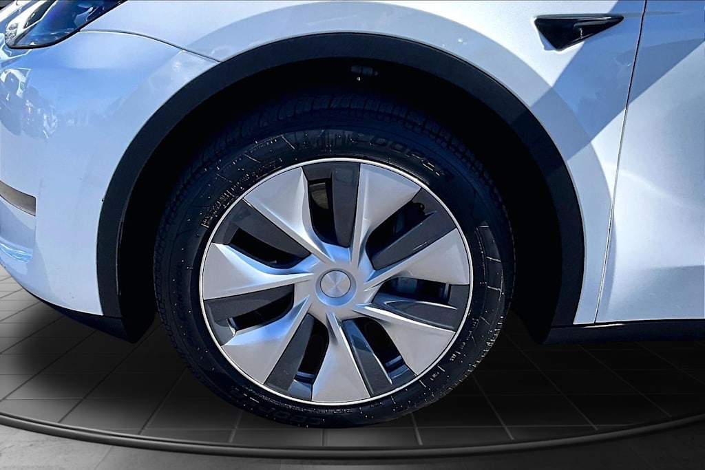 Thumbnail: 2023 Tesla Model Y - 8
