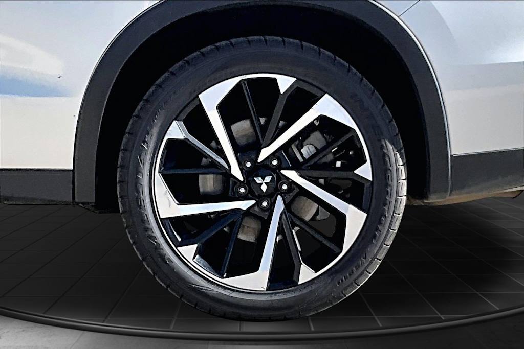 Thumbnail: 2024 Mitsubishi Outlander - 36