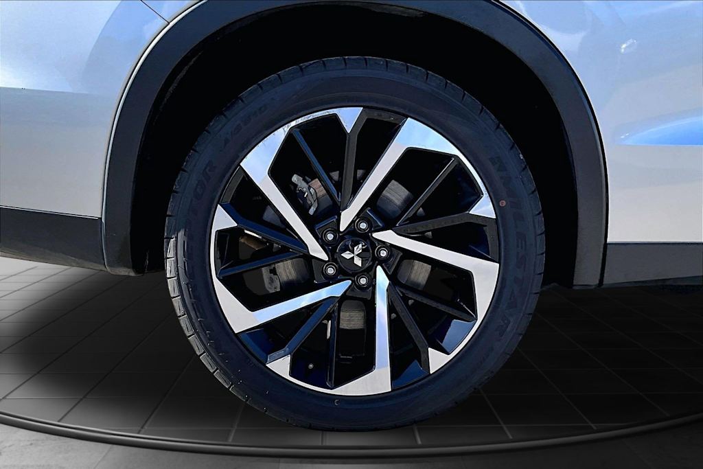 Thumbnail: 2024 Mitsubishi Outlander - 35