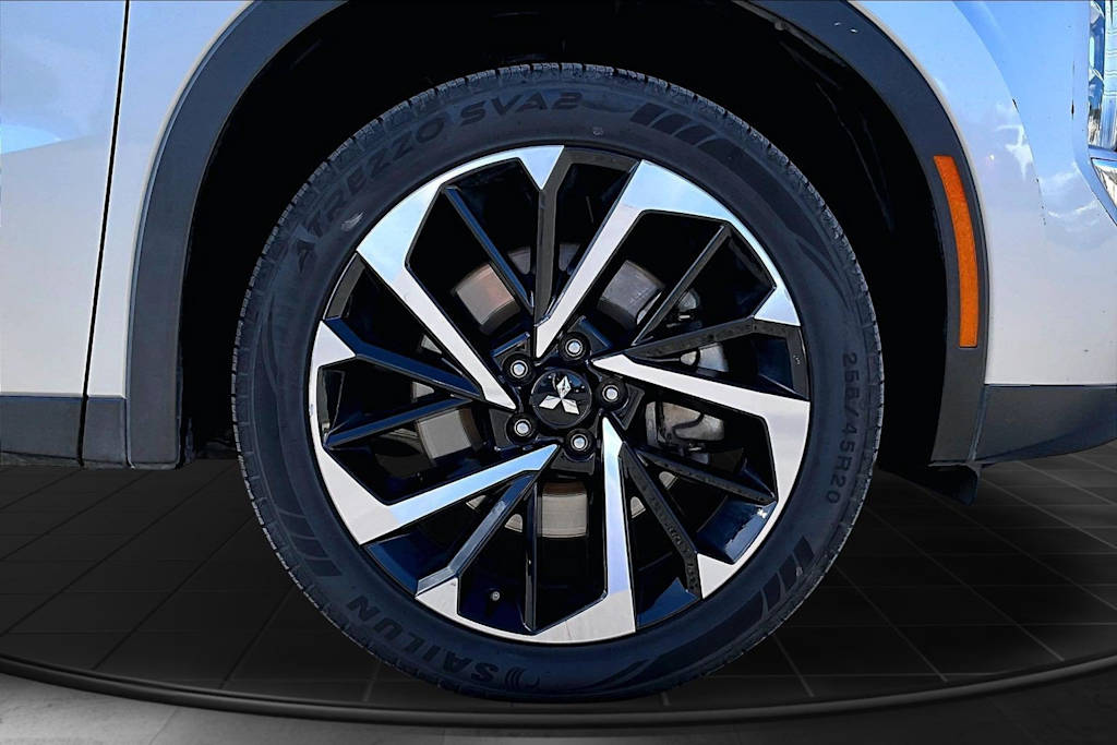 Thumbnail: 2024 Mitsubishi Outlander - 34
