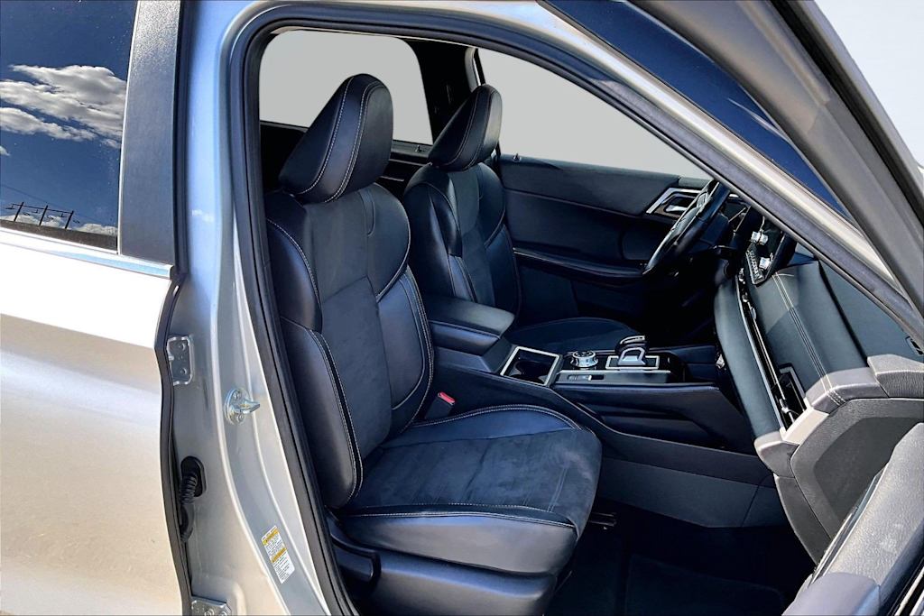 Thumbnail: 2024 Mitsubishi Outlander - 12
