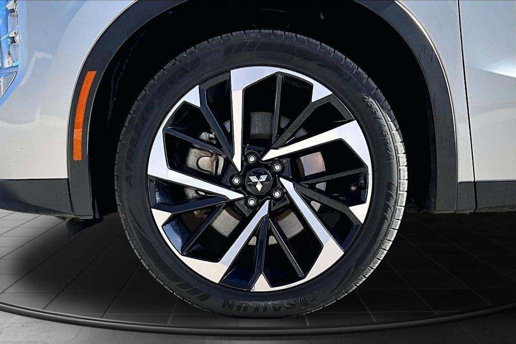 Thumbnail: 2024 Mitsubishi Outlander - 8