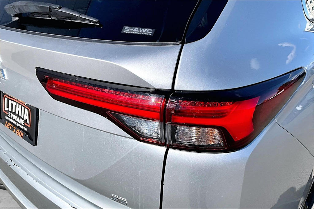 Thumbnail: 2024 Mitsubishi Outlander - 32