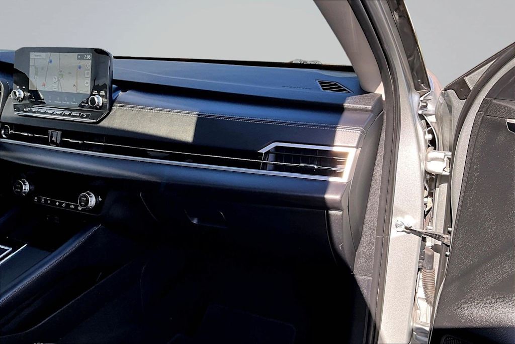 Thumbnail: 2024 Mitsubishi Outlander - 24