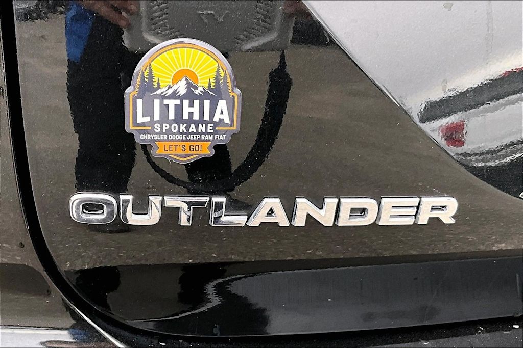 Thumbnail: 2023 Mitsubishi Outlander - 7