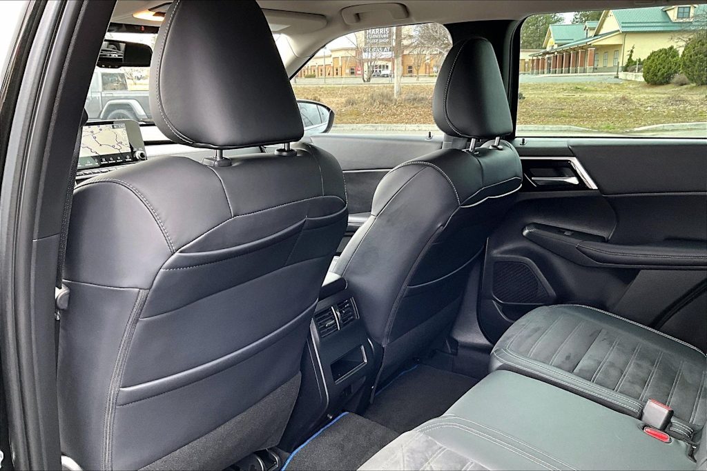 Thumbnail: 2023 Mitsubishi Outlander - 13