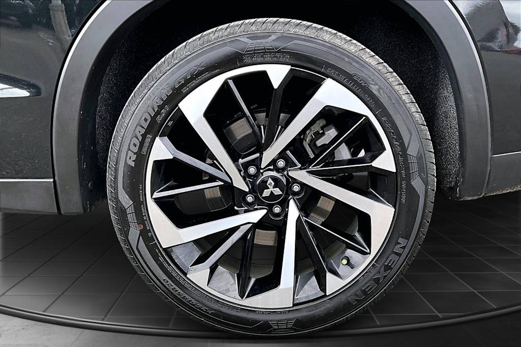 Thumbnail: 2023 Mitsubishi Outlander - 35