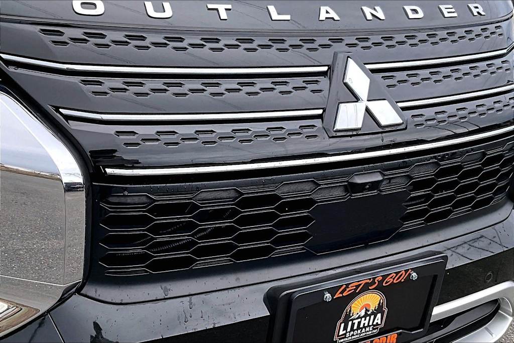 Thumbnail: 2023 Mitsubishi Outlander - 33