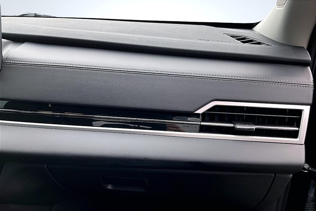 Thumbnail: 2023 Mitsubishi Outlander - 24