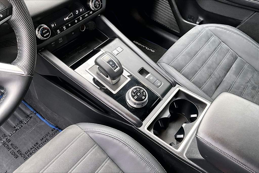 Thumbnail: 2023 Mitsubishi Outlander - 16