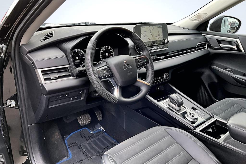 Thumbnail: 2023 Mitsubishi Outlander - 2