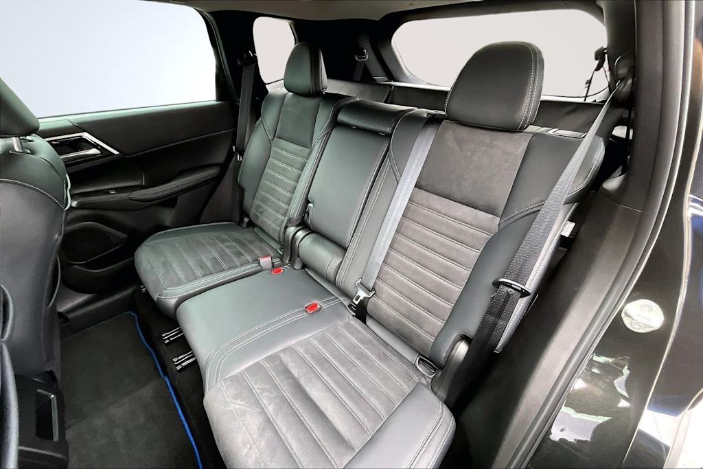 Thumbnail: 2023 Mitsubishi Outlander - 21