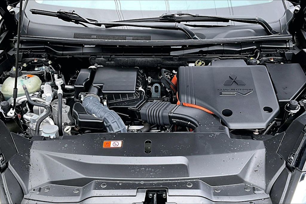 Thumbnail: 2023 Mitsubishi Outlander - 9