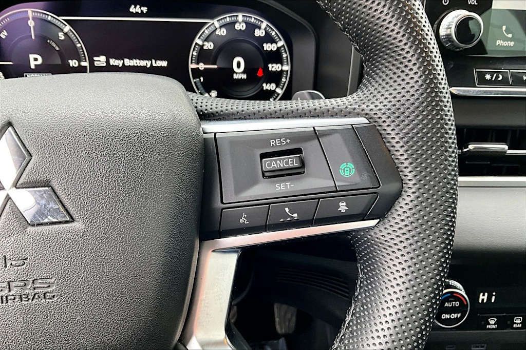 Thumbnail: 2023 Mitsubishi Outlander - 26