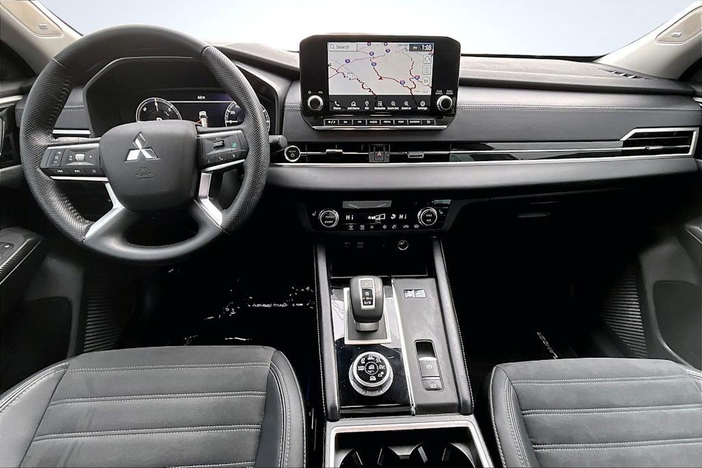 Thumbnail: 2023 Mitsubishi Outlander - 10