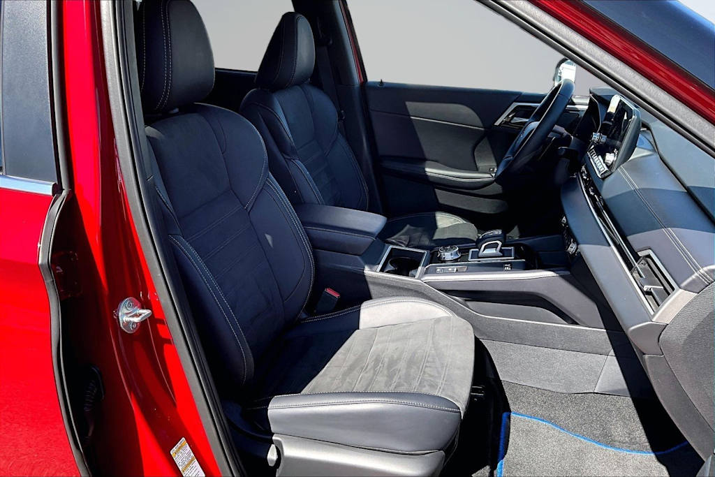 Thumbnail: 2025 Mitsubishi Outlander - 12