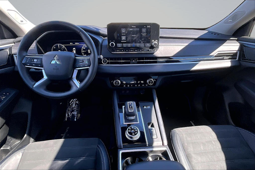 Thumbnail: 2025 Mitsubishi Outlander - 10