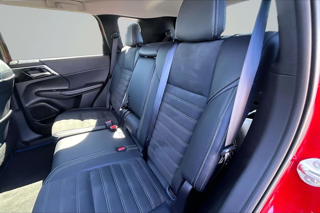 Thumbnail: 2025 Mitsubishi Outlander - 21