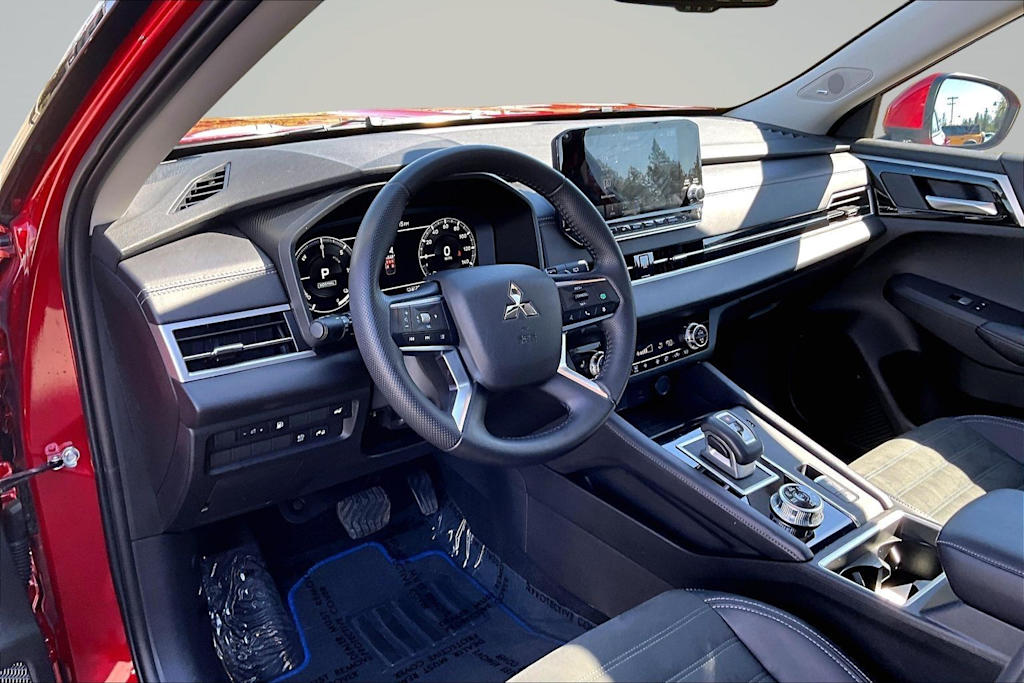 Thumbnail: 2025 Mitsubishi Outlander - 2
