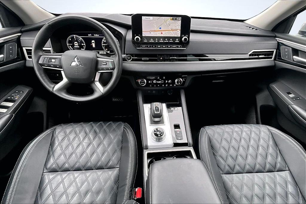 Thumbnail: 2023 Mitsubishi Outlander - 10