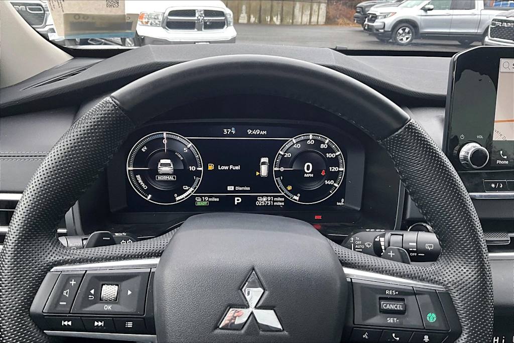 Thumbnail: 2023 Mitsubishi Outlander - 22