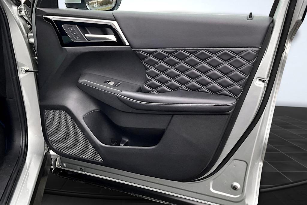 Thumbnail: 2023 Mitsubishi Outlander - 29