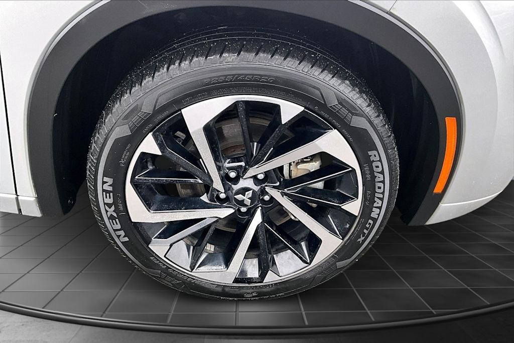 Thumbnail: 2023 Mitsubishi Outlander - 34