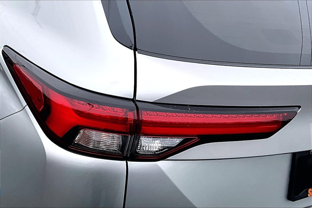 Thumbnail: 2023 Mitsubishi Outlander - 32