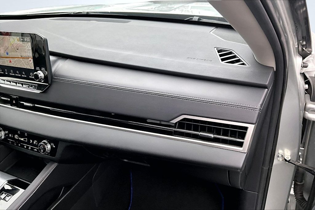 Thumbnail: 2023 Mitsubishi Outlander - 25