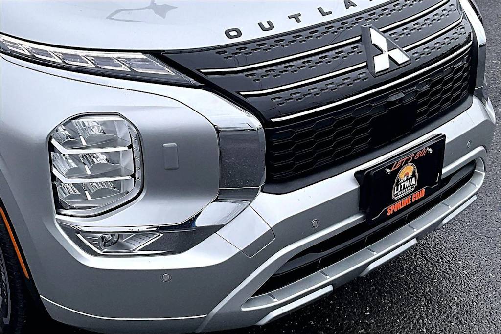 Thumbnail: 2023 Mitsubishi Outlander - 33