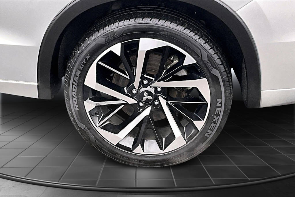 Thumbnail: 2023 Mitsubishi Outlander - 36