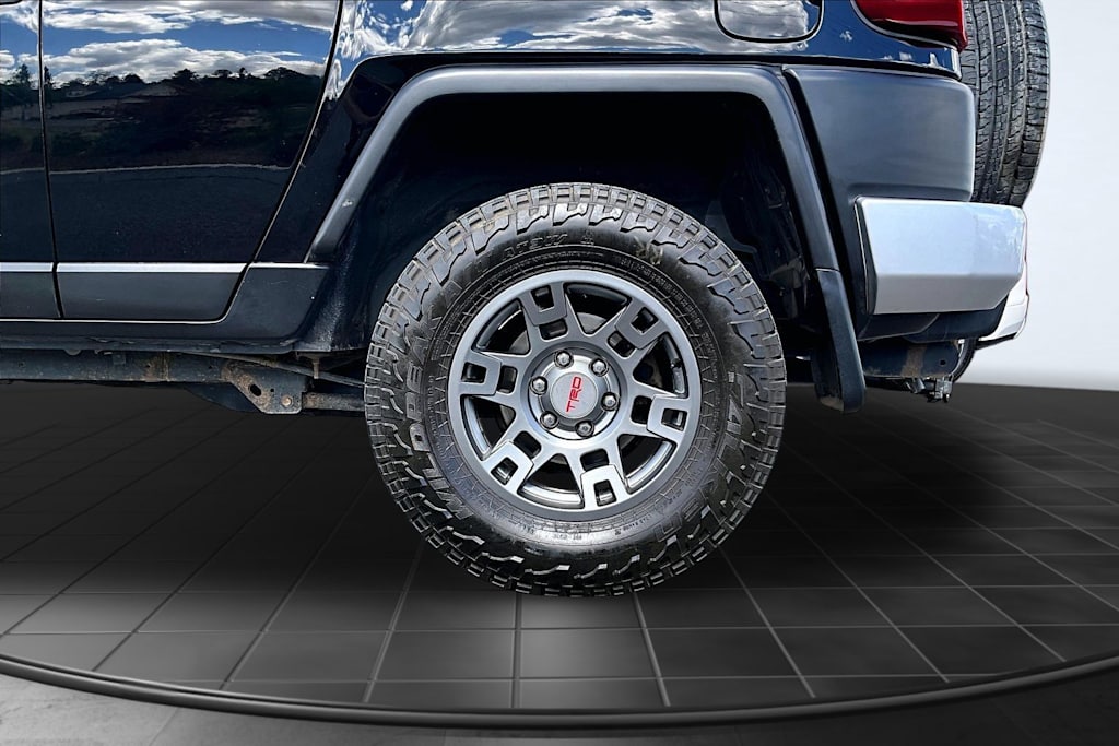 Thumbnail: 2014 Toyota FJ Cruiser - 34
