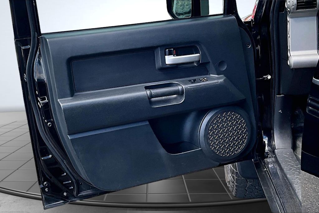 Thumbnail: 2014 Toyota FJ Cruiser - 27