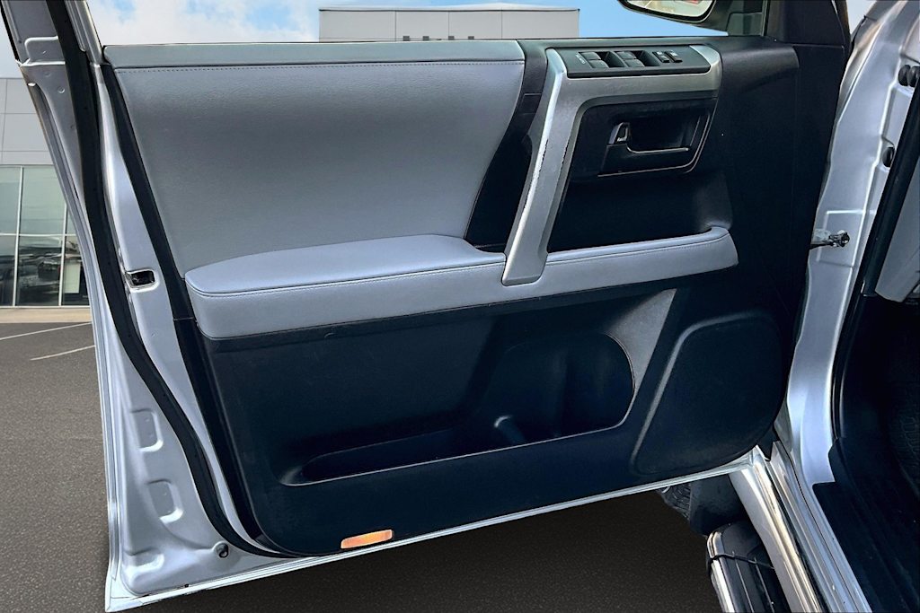 Thumbnail: 2012 Toyota 4Runner - 28