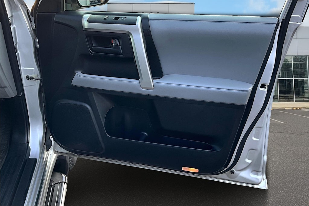 Thumbnail: 2012 Toyota 4Runner - 29