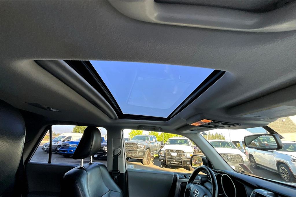 Thumbnail: 2012 Toyota 4Runner - 30