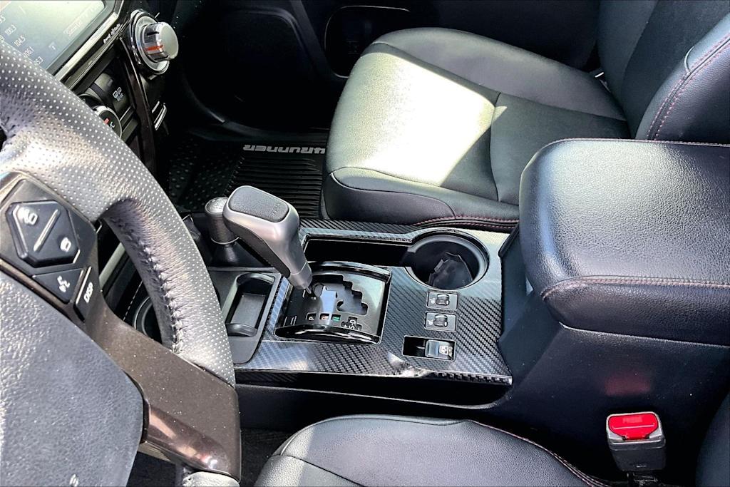 Thumbnail: 2019 Toyota 4Runner - 17