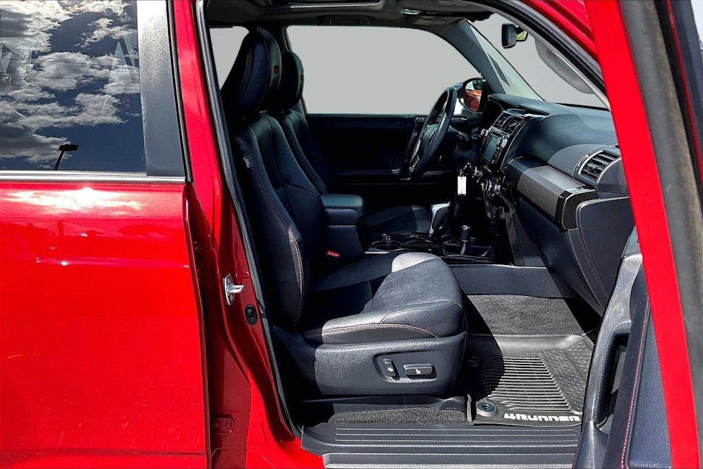 Thumbnail: 2019 Toyota 4Runner - 12