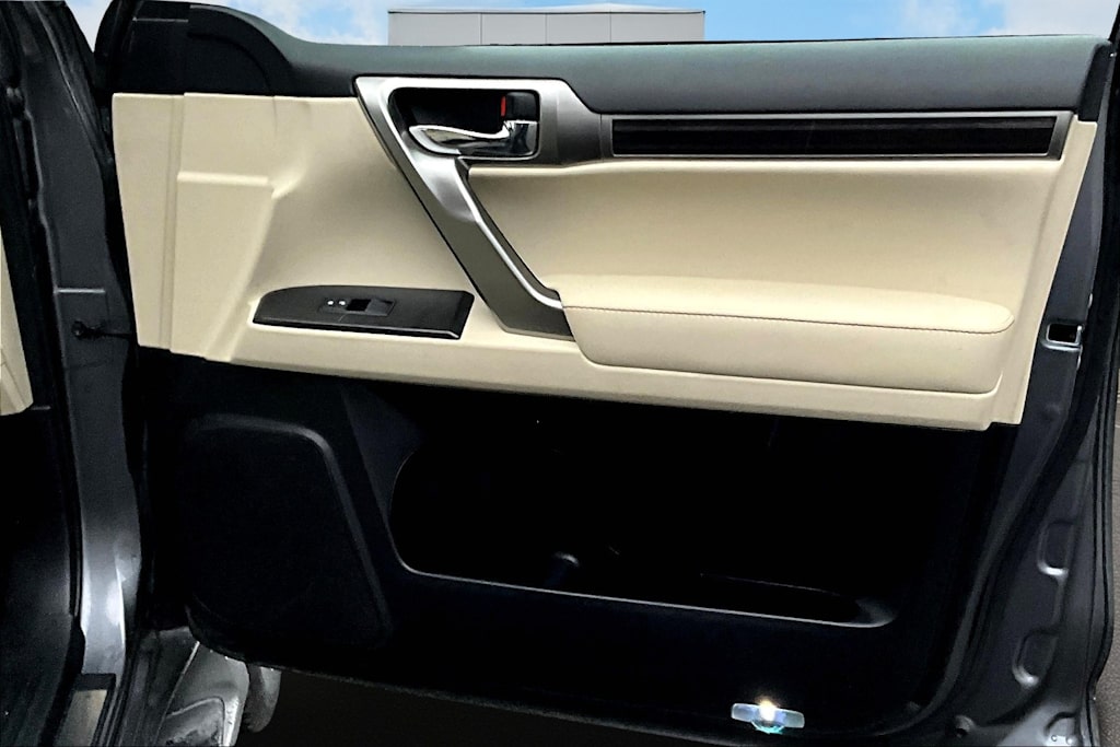 Thumbnail: 2023 Lexus GX - 30